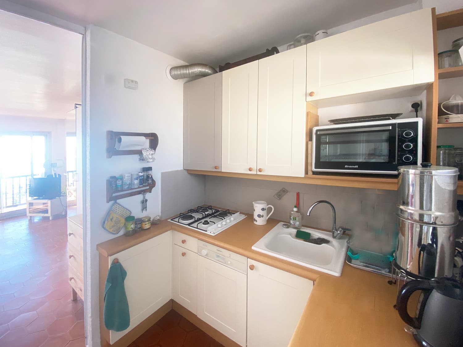 SOLD - PORT-GRIMAUD - FLAT WITH SEA VIEW AND ST-TROPEZ, BEACH