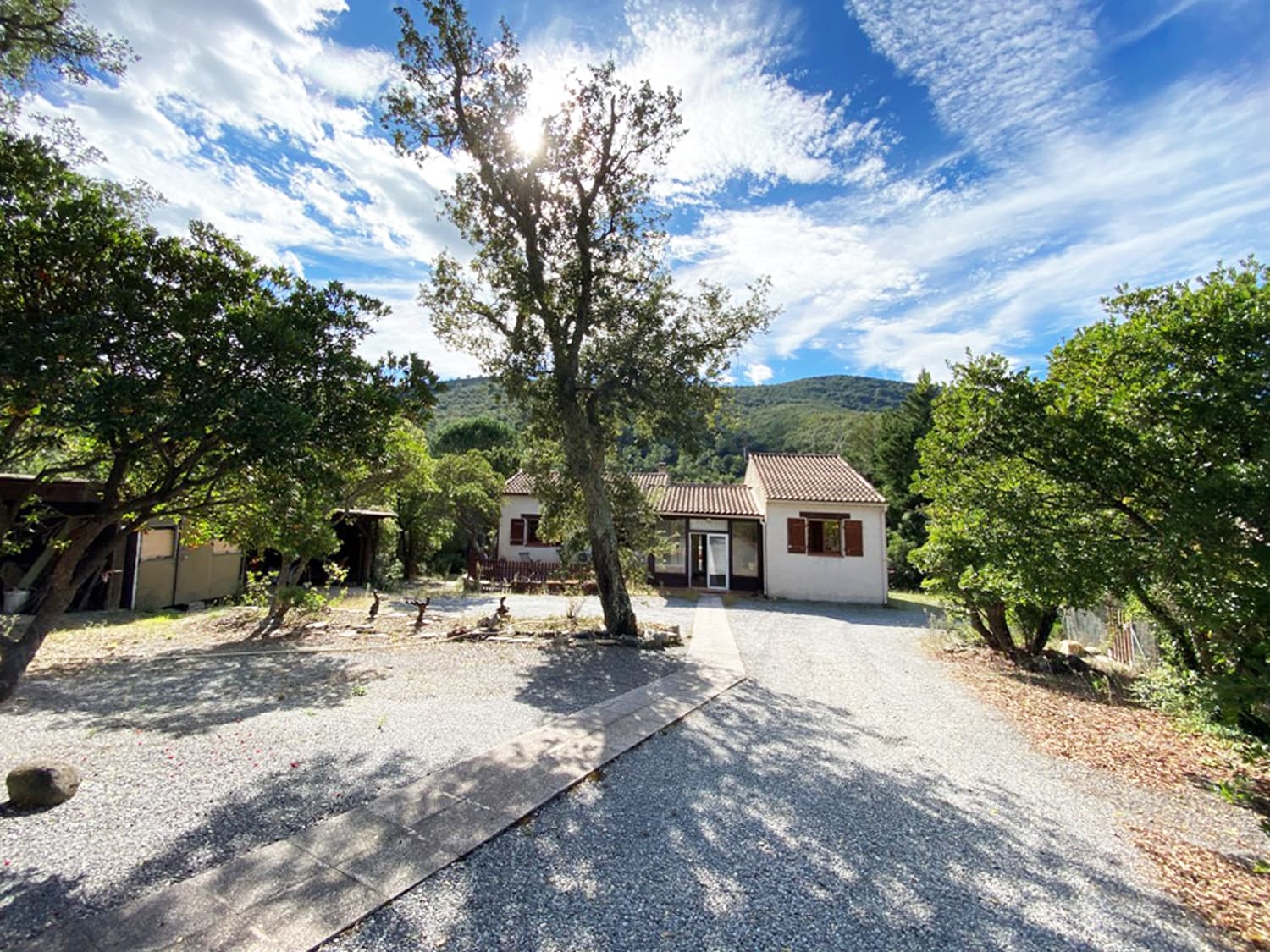 HOUSE TO RENOVATE, POOL AND BEAUTIFUL LAND