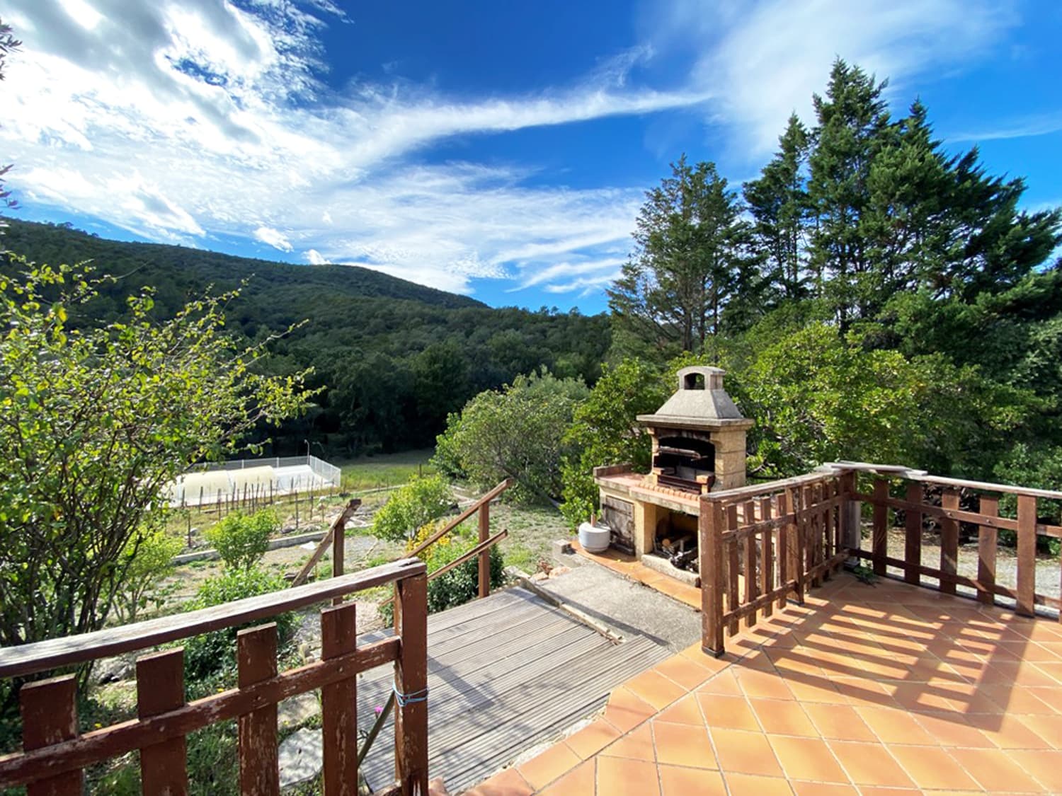HOUSE TO RENOVATE, POOL AND BEAUTIFUL LAND