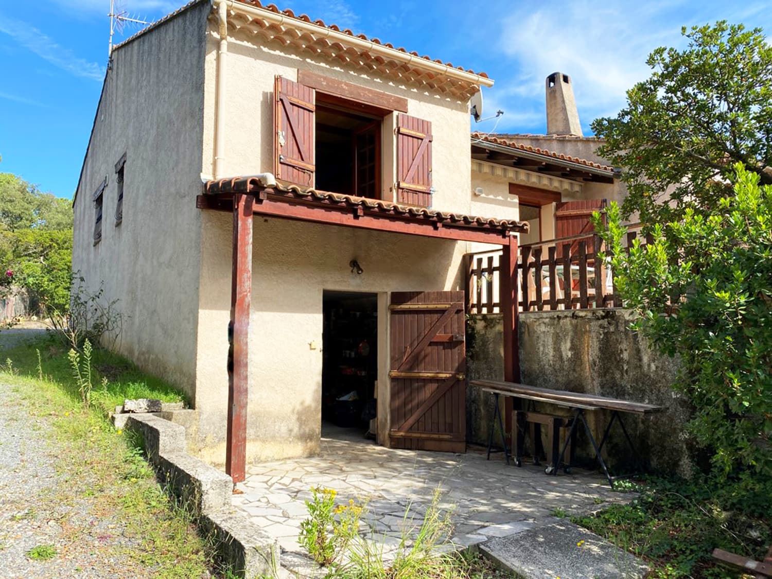 HOUSE TO RENOVATE, POOL AND BEAUTIFUL LAND