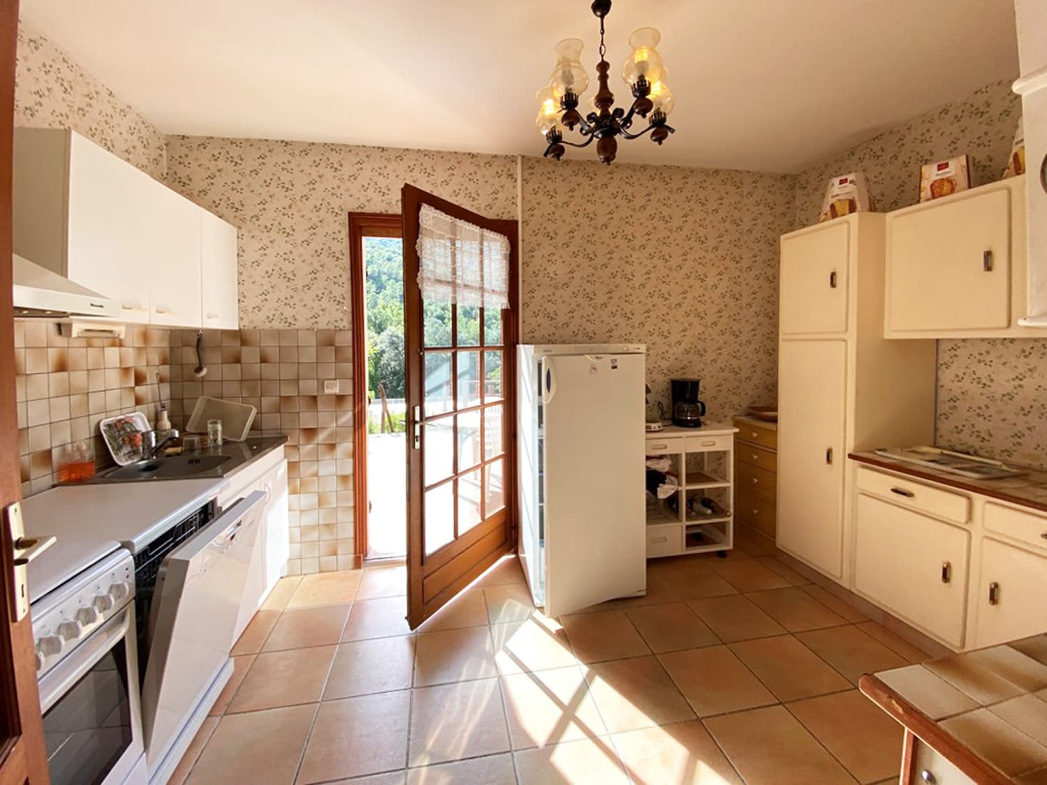 HOUSE TO RENOVATE, POOL AND BEAUTIFUL LAND