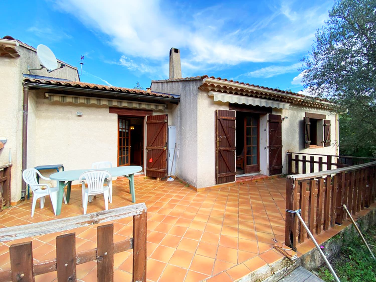 MAISON À RÉNOVER, PISCINE ET BEAU TERRAIN