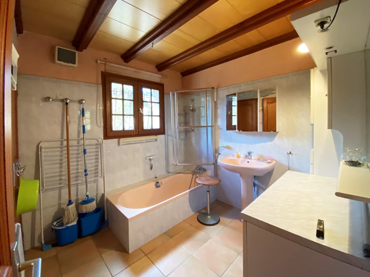 HOUSE TO RENOVATE, POOL AND BEAUTIFUL LAND