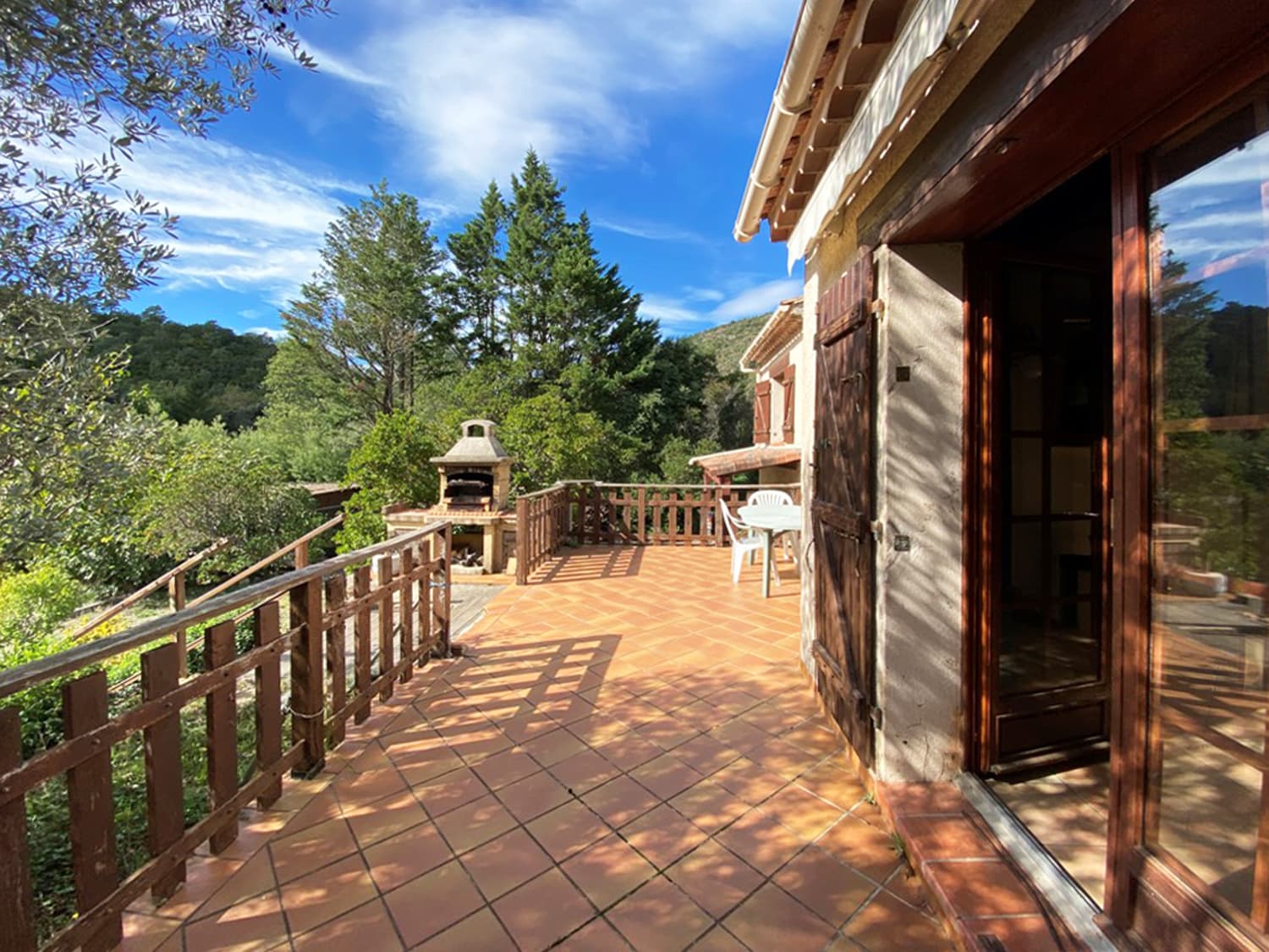 MAISON À RÉNOVER, PISCINE ET BEAU TERRAIN