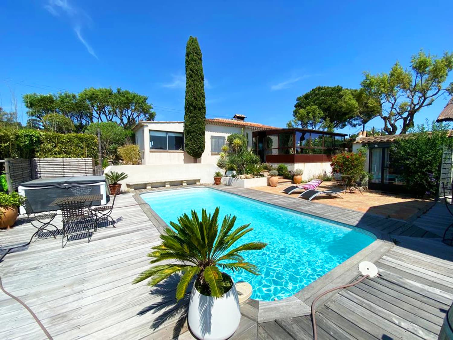 VILLA AND 2 FLATS, SWIMMING POOL, NEAR BEACH