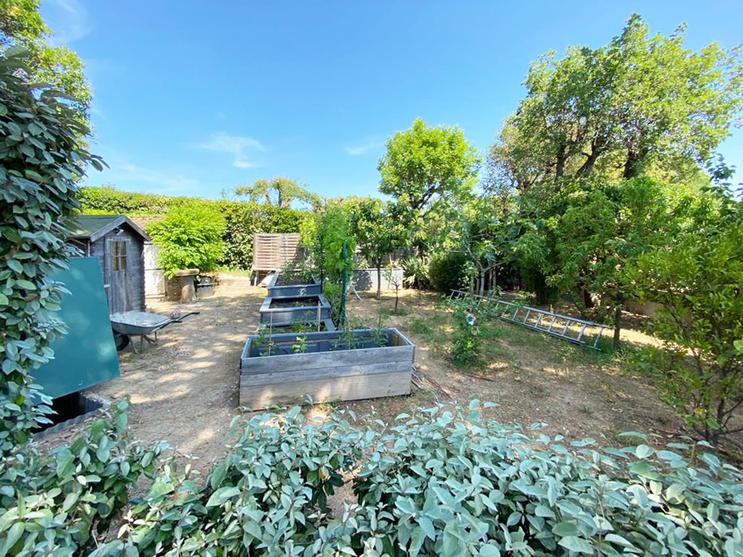 VILLA AND 2 FLATS, SWIMMING POOL, NEAR BEACH