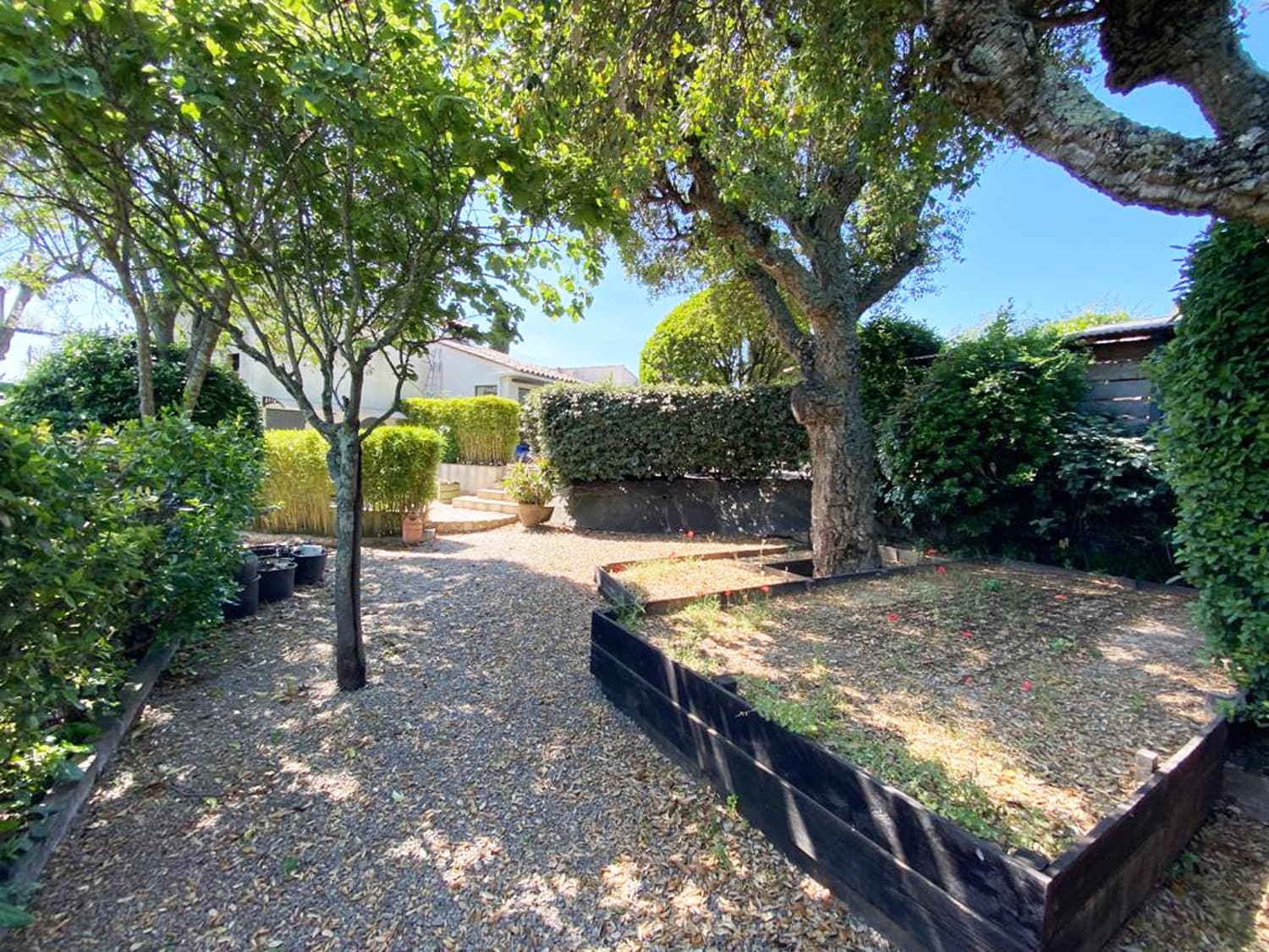 VILLA AND 2 FLATS, SWIMMING POOL, NEAR BEACH