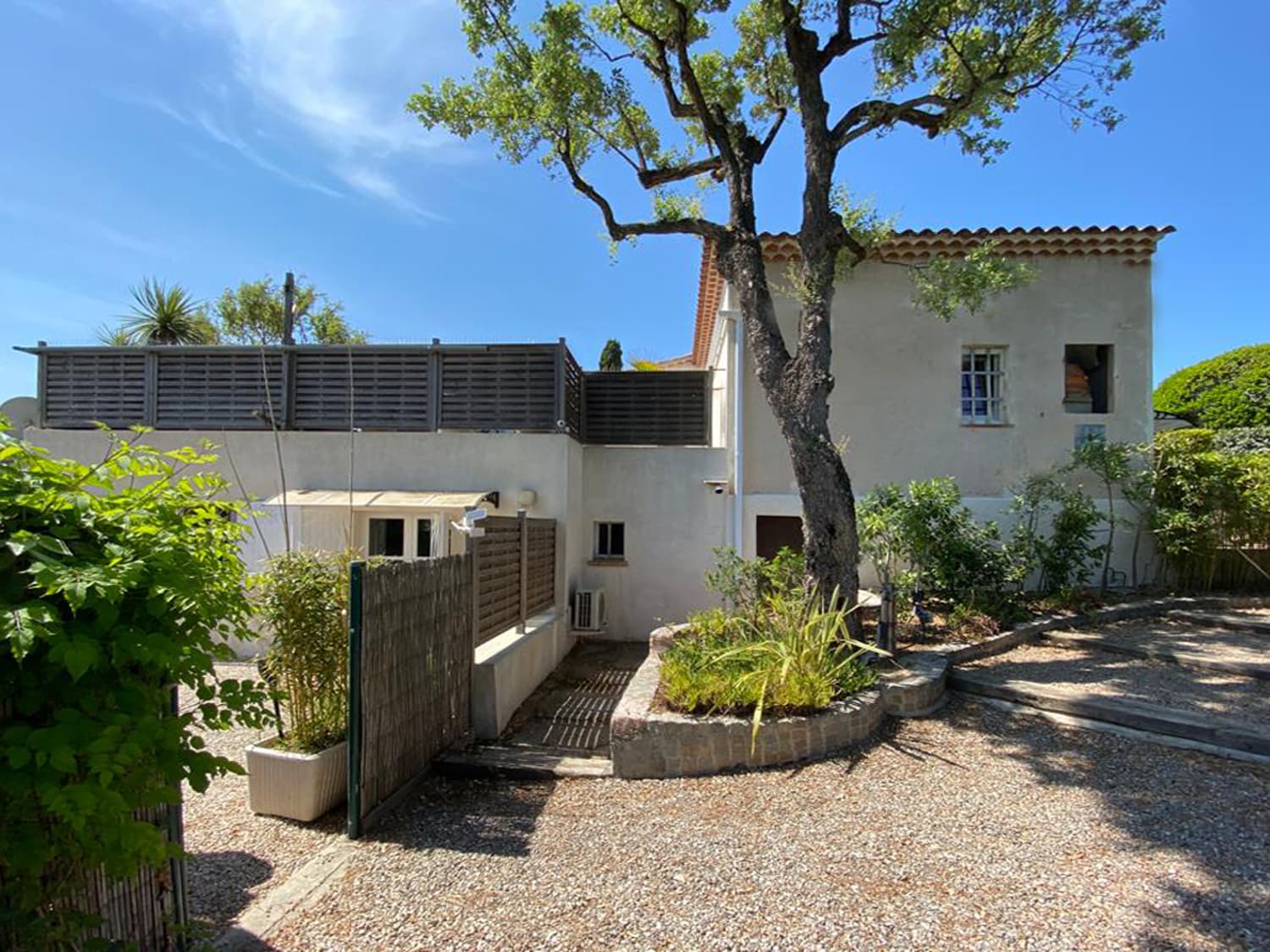 VILLA AND 2 FLATS, SWIMMING POOL, NEAR BEACH