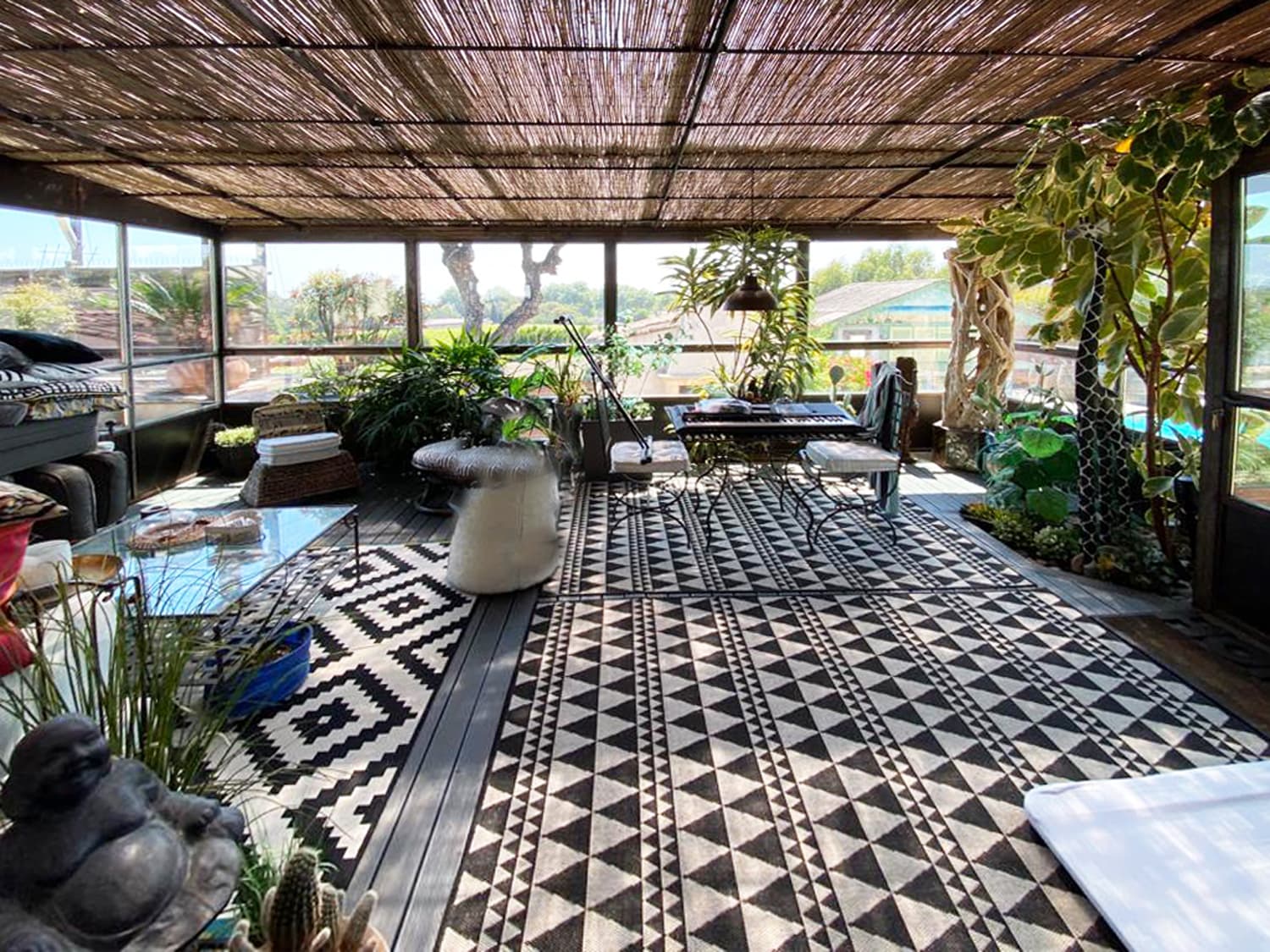 VILLA AND 2 FLATS, SWIMMING POOL, NEAR BEACH