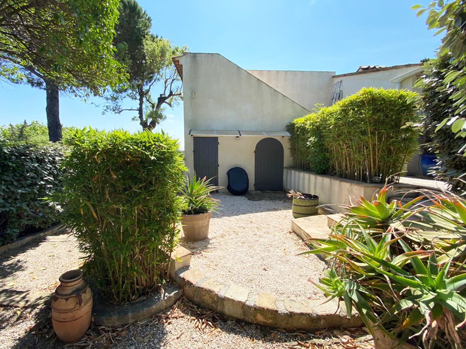 VILLA AND 2 FLATS, SWIMMING POOL, NEAR BEACH