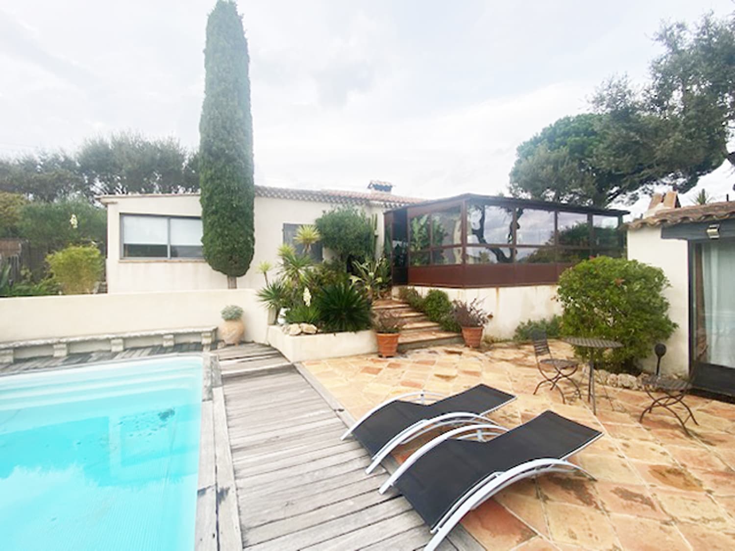 VILLA AND 2 FLATS, SWIMMING POOL, NEAR BEACH