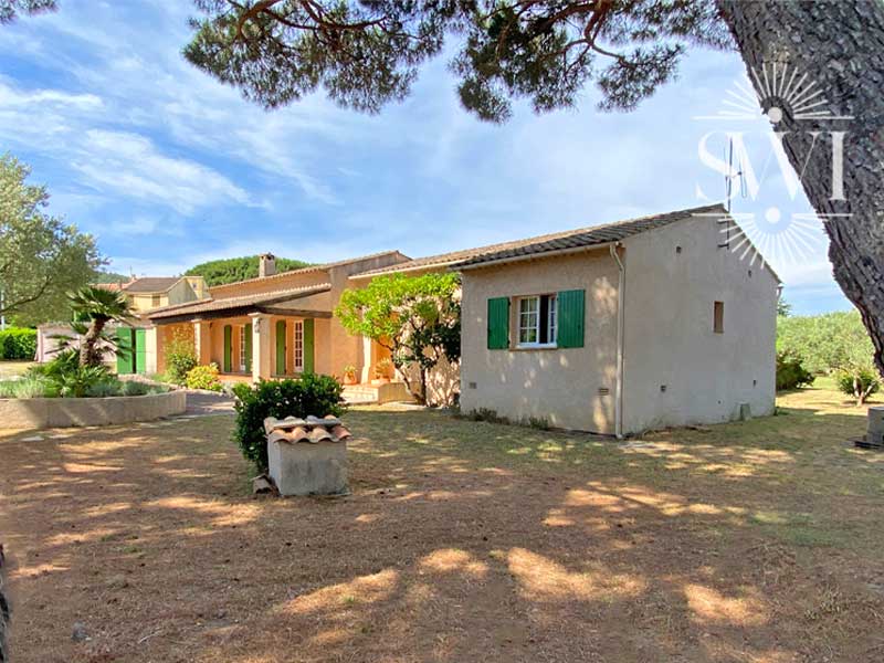 SOLD - VILLA AT THE ENTRANCE OF ST-TROPEZ, SWIMMING POOL, NEAR BEACH
