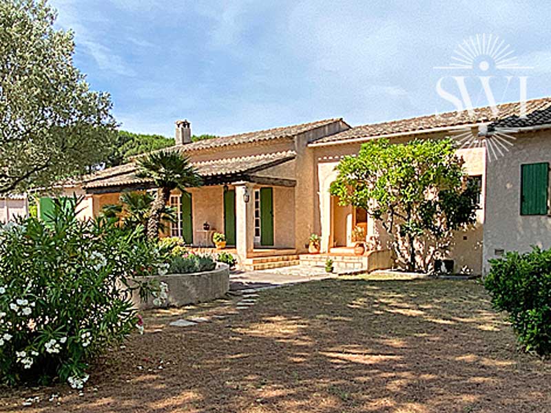 SOLD - VILLA AT THE ENTRANCE OF ST-TROPEZ, SWIMMING POOL, NEAR BEACH