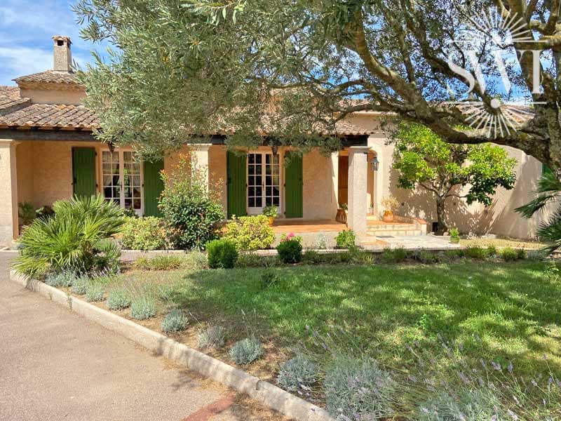 SOLD - VILLA AT THE ENTRANCE OF ST-TROPEZ, SWIMMING POOL, NEAR BEACH