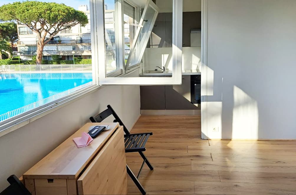 2 ROOM FLAT WITH SEA VIEW