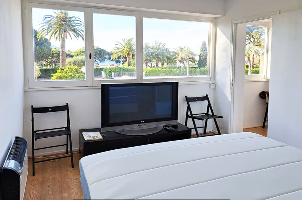 2 ROOM FLAT WITH SEA VIEW