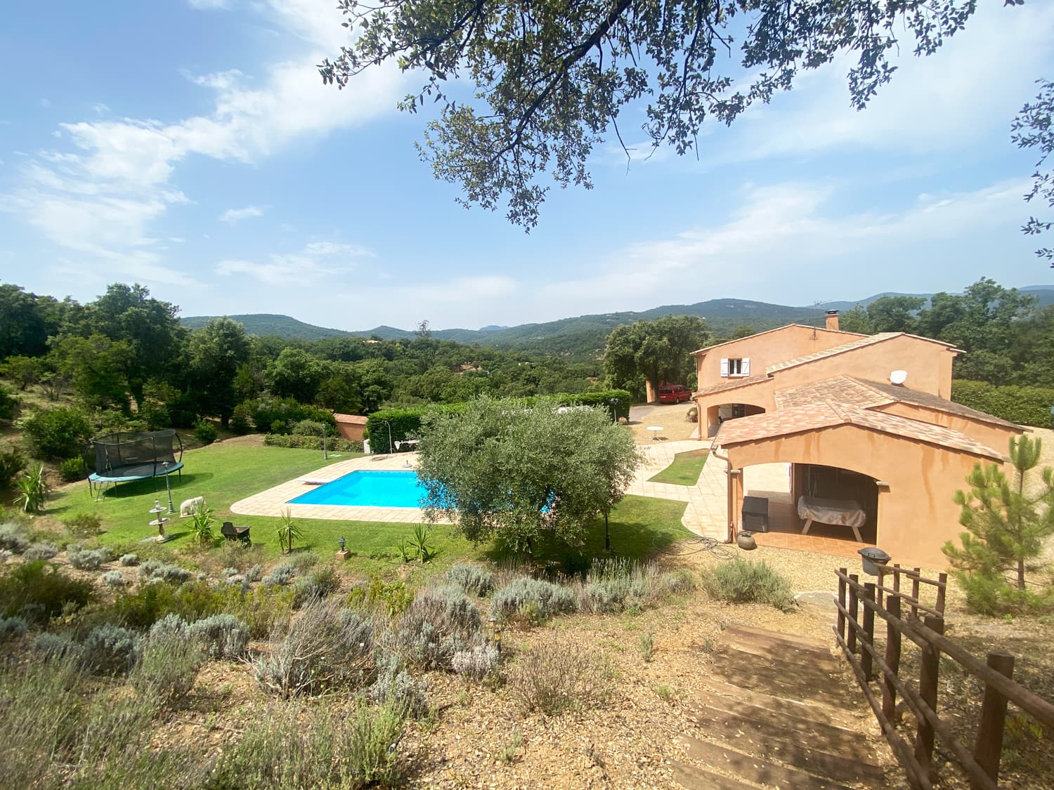 VILLA PROVENÇALE, PISCINE, CAMPAGNE ET CALME