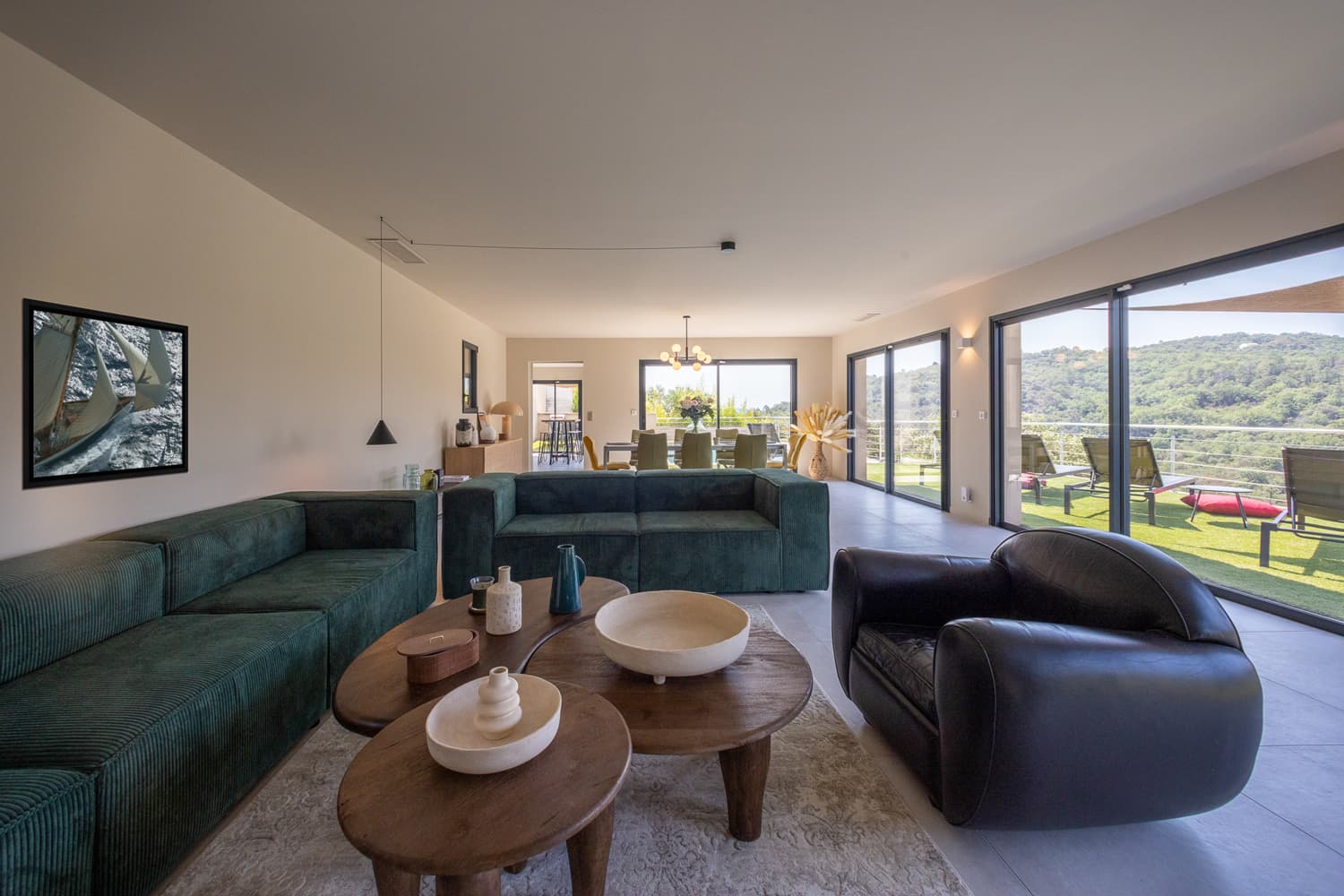 MODERNE VILLA, SCHWIMMBAD, BLICK AUF BERG UND GOLF VON SAINT-TROPEZ