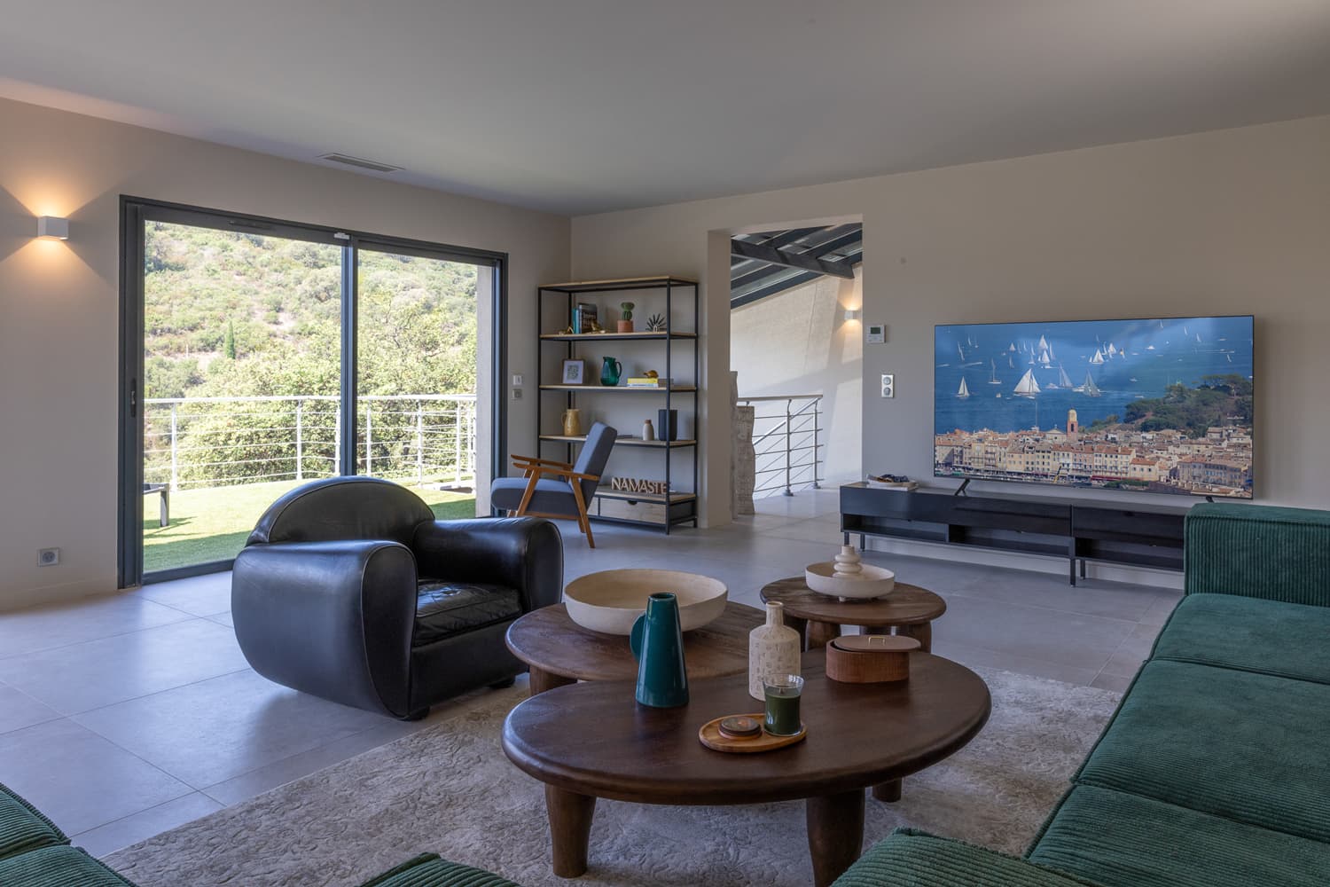 MODERNE VILLA, SCHWIMMBAD, BLICK AUF BERG UND GOLF VON SAINT-TROPEZ