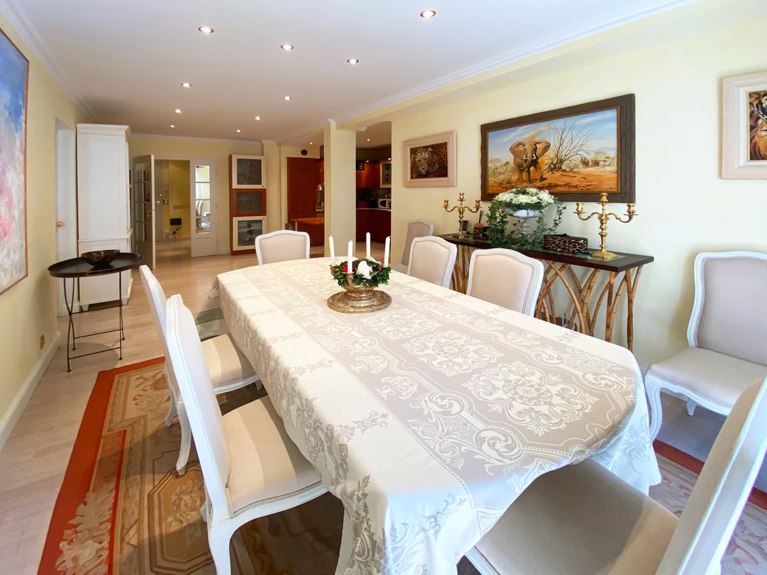 LUXURY APARTMENT IN THE HEART OF ST TROPEZ